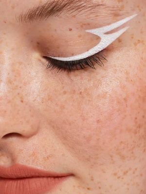 Matte Fluid Eye Paint